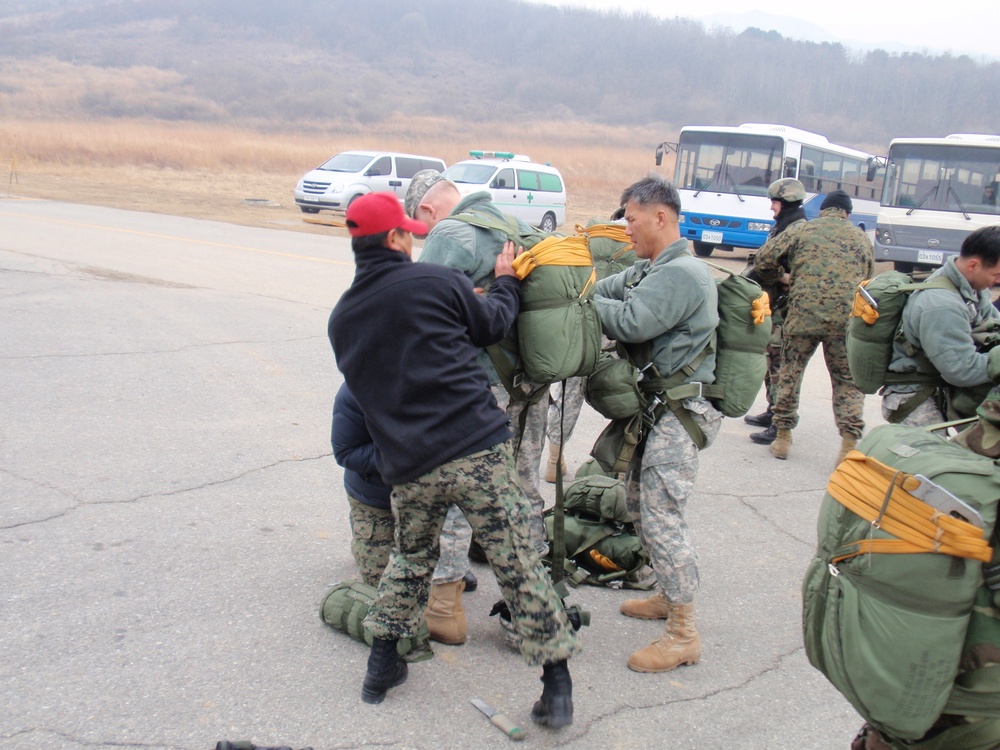 Special Operations Command Korea Airborne Jump Key Resolve 09