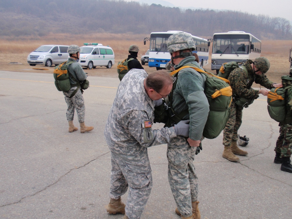 Special Operations Command Korea Airborne Jumpmaster Personnel Inspections Key Resolve 09