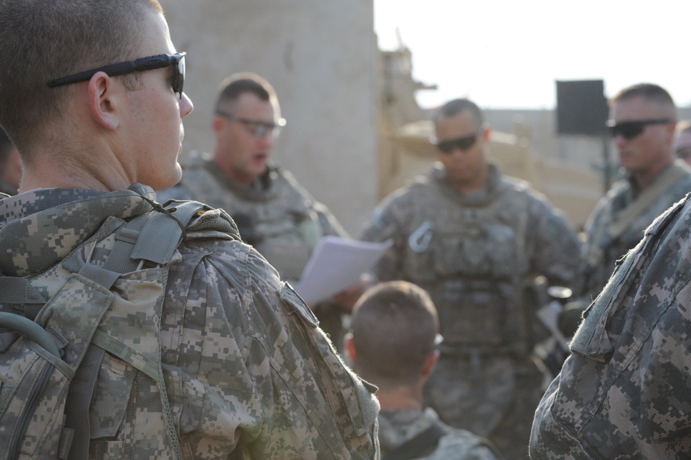 Sons of Iraq payday at Forward Operating Base Loyalty