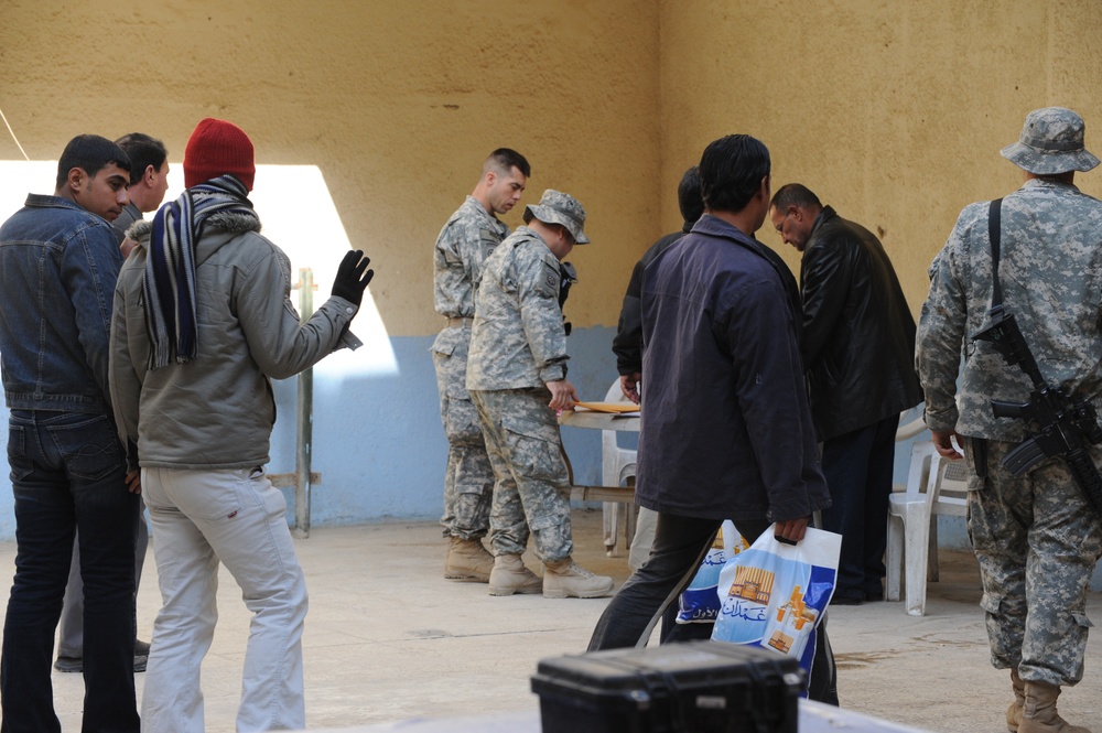 Sons of Iraq payday at Forward Operating Base Loyalty