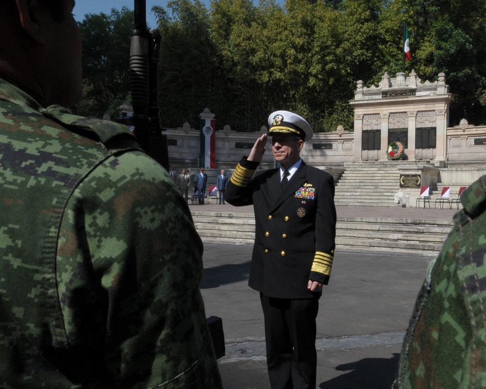 Mullen Praises Military Cooperation Between Mexico, U.S.