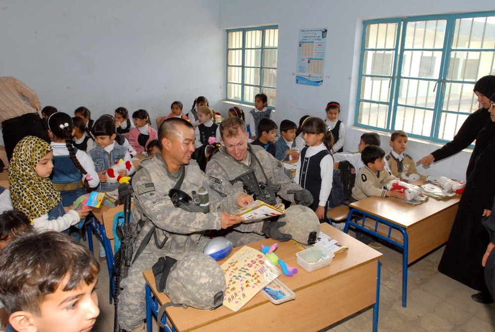 Iraqi police support local children