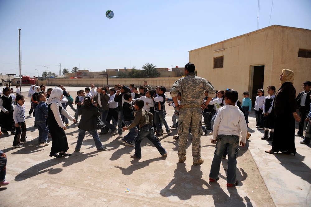New chalkboards for Basra's Shaheed School