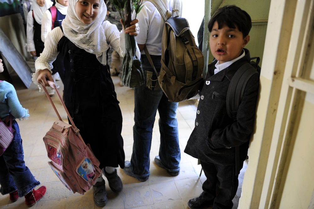 New chalkboards for Basra's Shaheed School