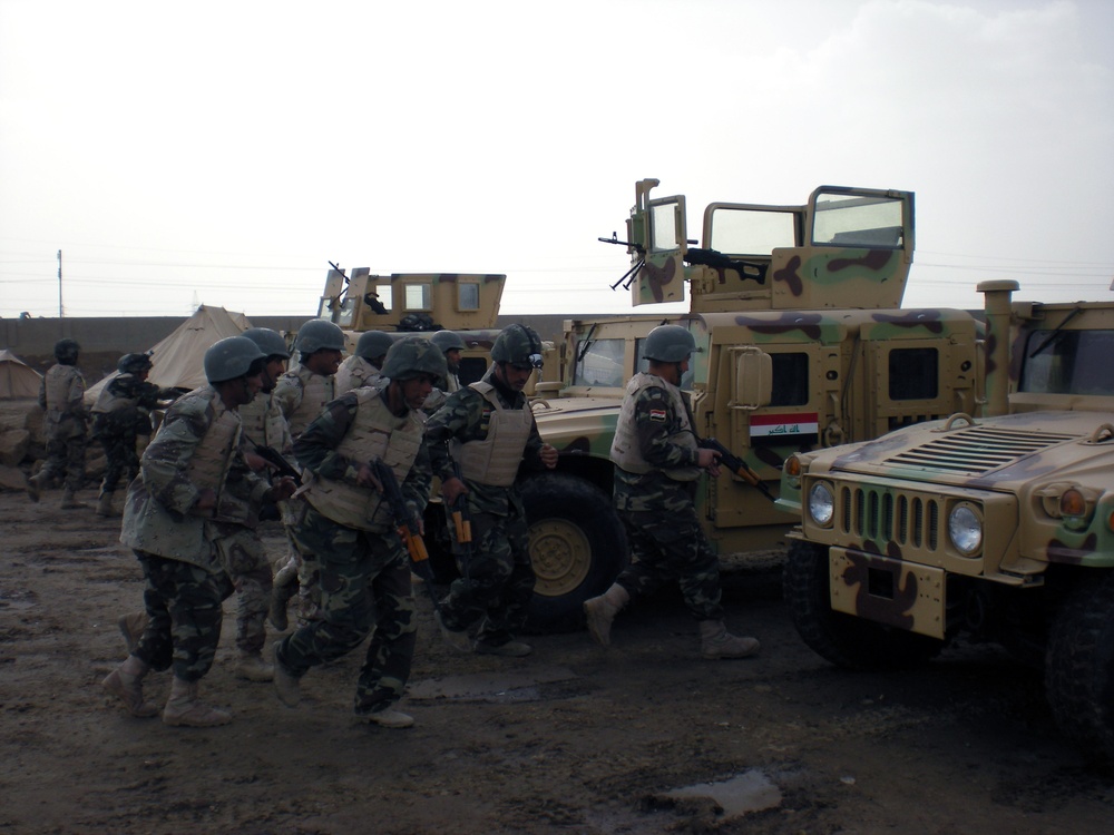 Iraqi Army Commandos train to lead