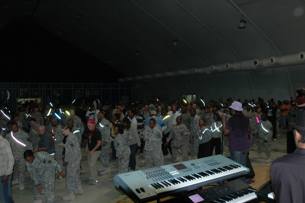 Charlie Wilson and the Gap Band 'bring it' to 3rd Heavy Brigade Combat Team, Forward Operating Base Marez