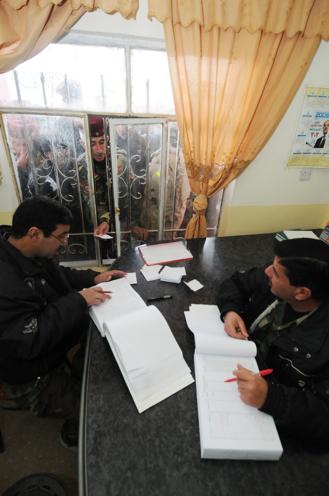 Sons of Iraq payday in Multaka