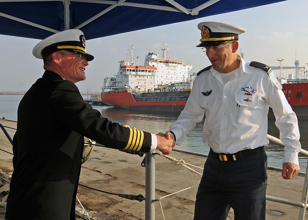 Haifa Naval Base commander visits USS Vella Gulf