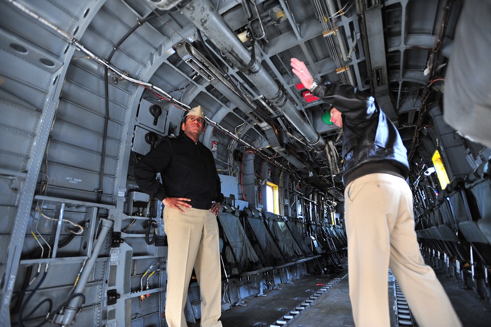 Commander Second Fleet Visits HM-14