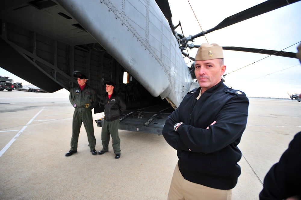 Commander Second Fleet Visits HM-14