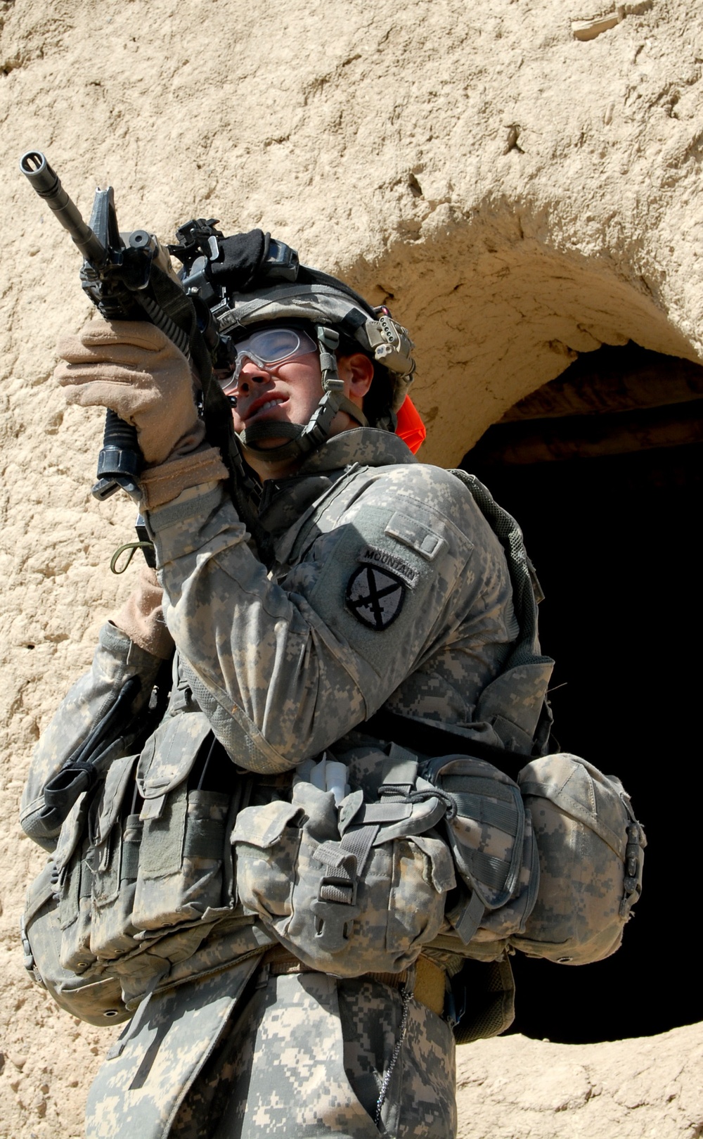 Spartan Non-Commissioned Officers react under fire