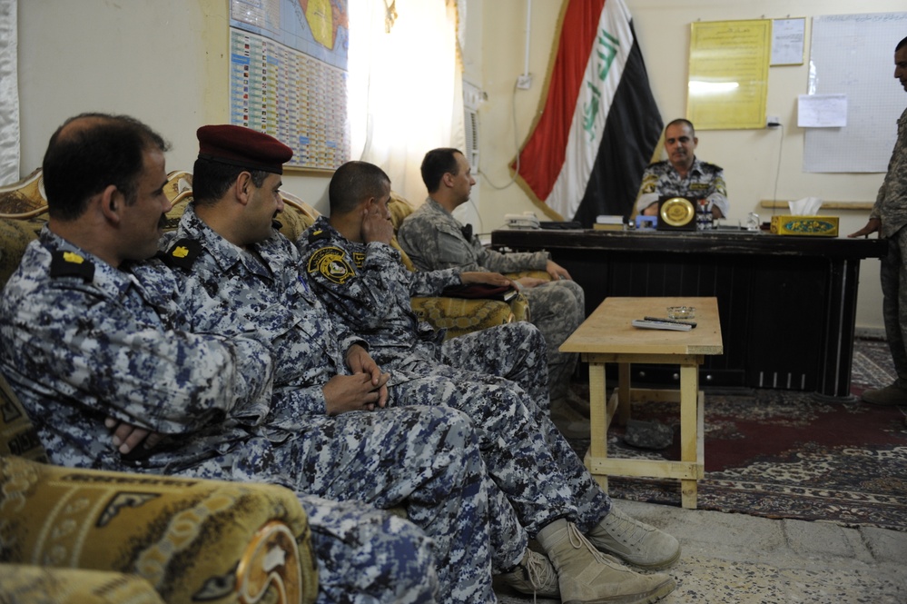 Iraqi national police officers train at headquarters in Rumaylah