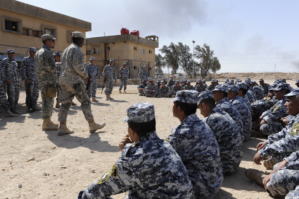 Iraqi national police officers train at headquarters in Rumaylah