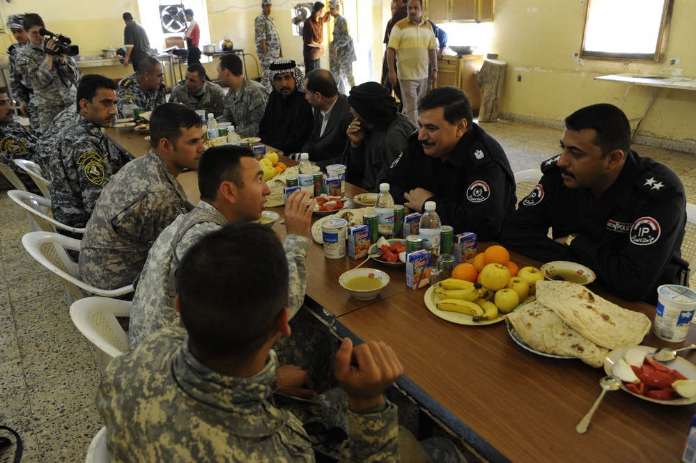 Iraqi national police officers train at headquarters in Rumaylah