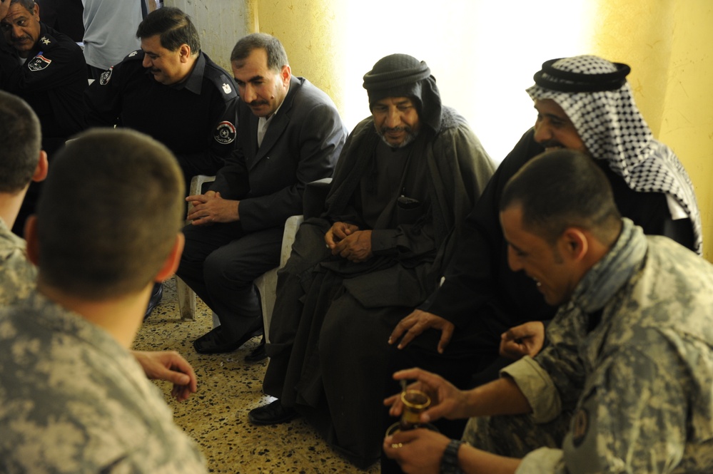 Iraqi national police officers train at headquarters in Rumaylah