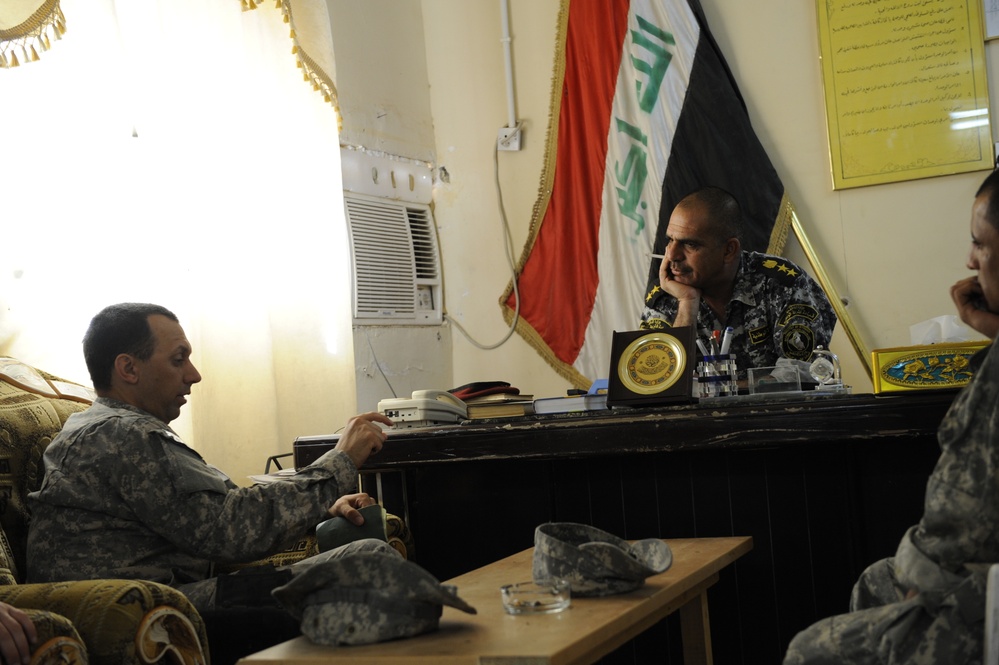 Iraqi national police officers train at headquarters in Rumaylah