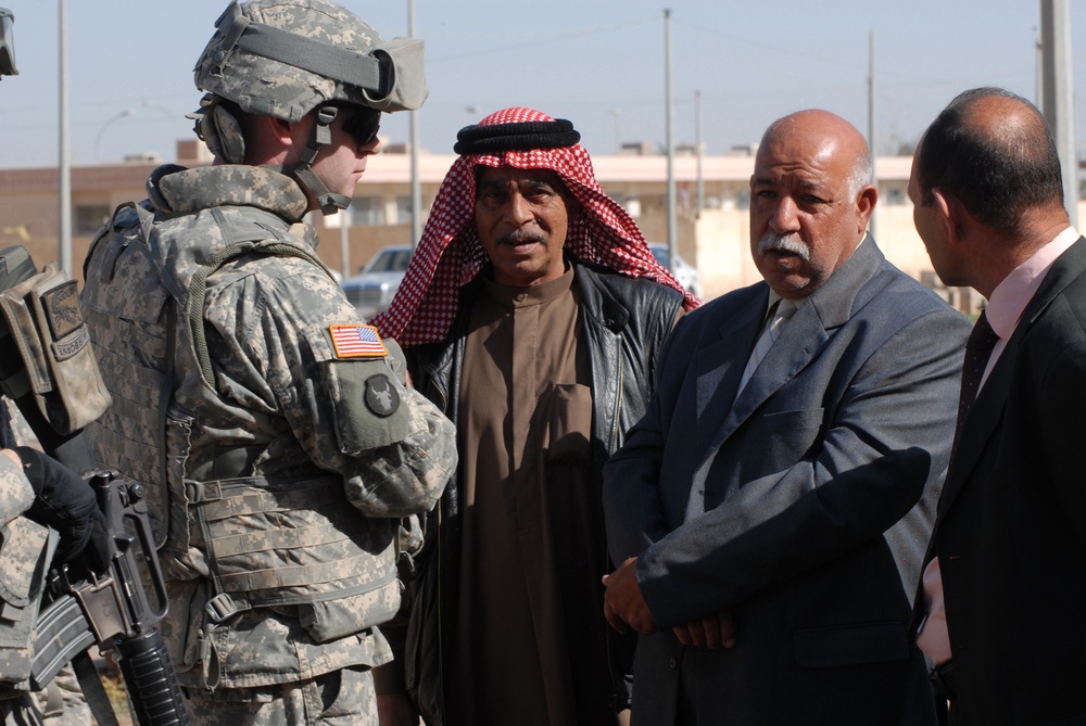 834th Aviation Support Battalion Delivers Fuel to Local Iraqis