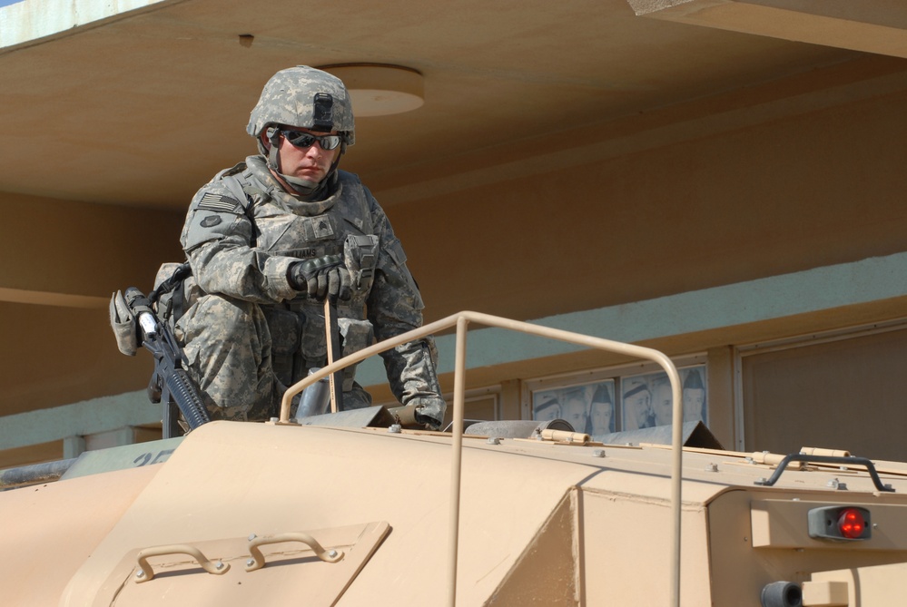 834th Aviation Support Battalion Delivers Fuel to Local Iraqis