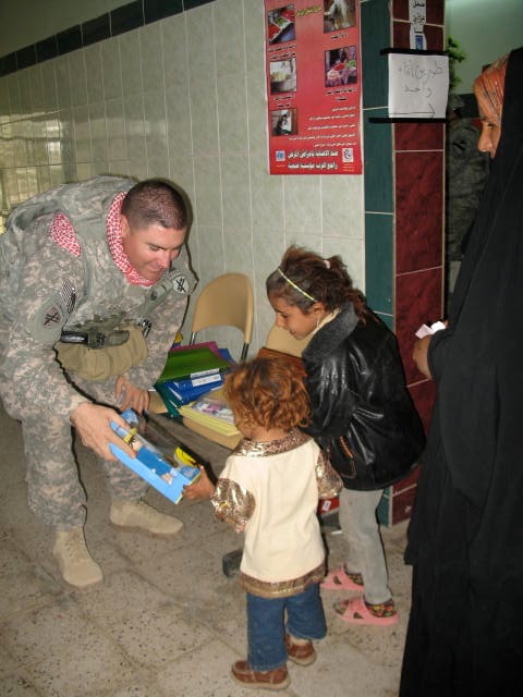 Iraqi, U.S. Soldiers give joint aid to Musharah