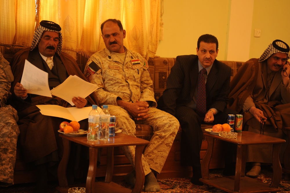 Patrol in Hamza, Iraq