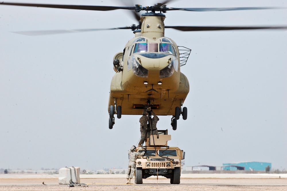 Training on the &quot;Flying Crane&quot; - 4th Combat Aviation Brigade Soldiers perfect the art of Chinook sling loads