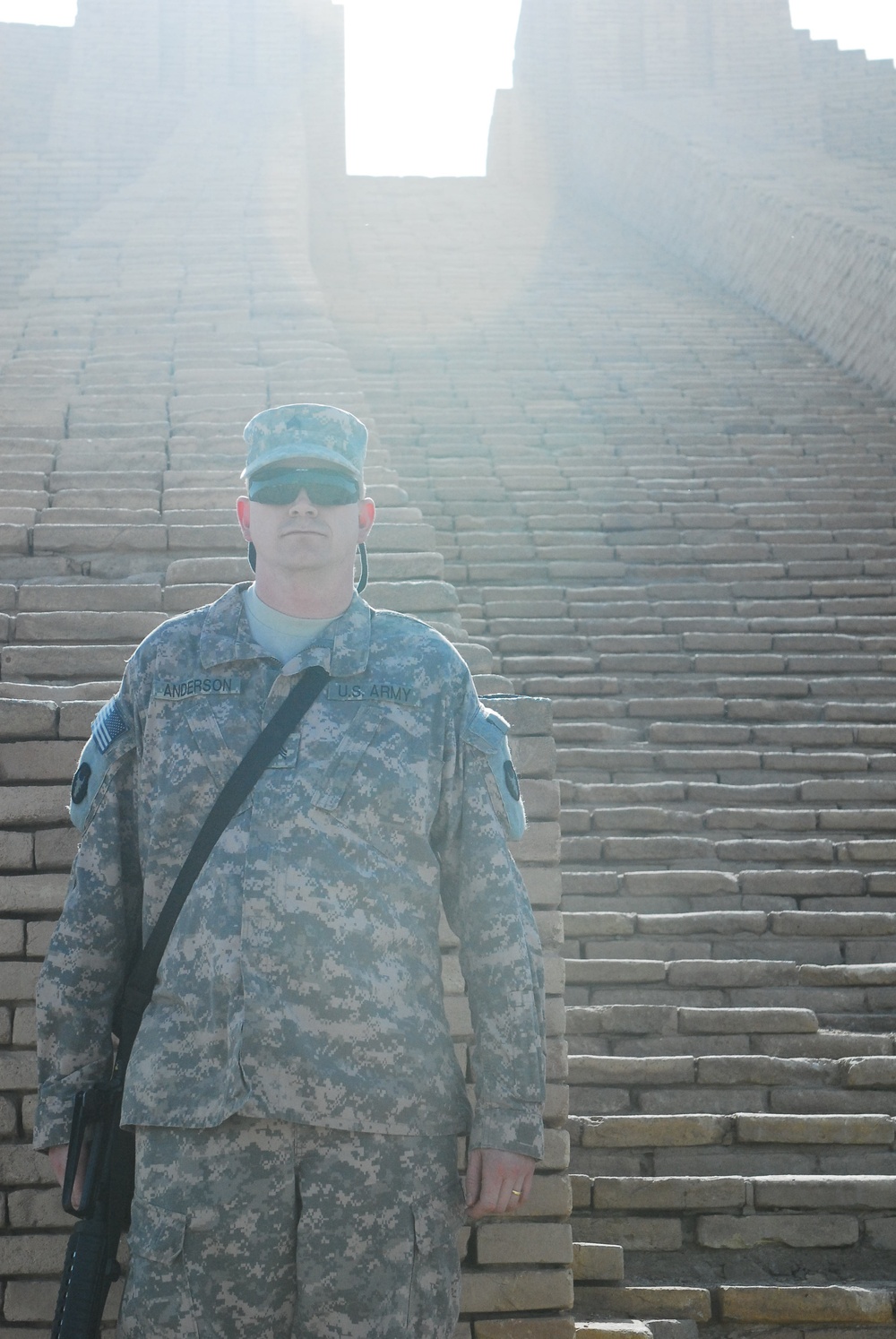 Soldiers Tour Iraqi Ancient Grounds