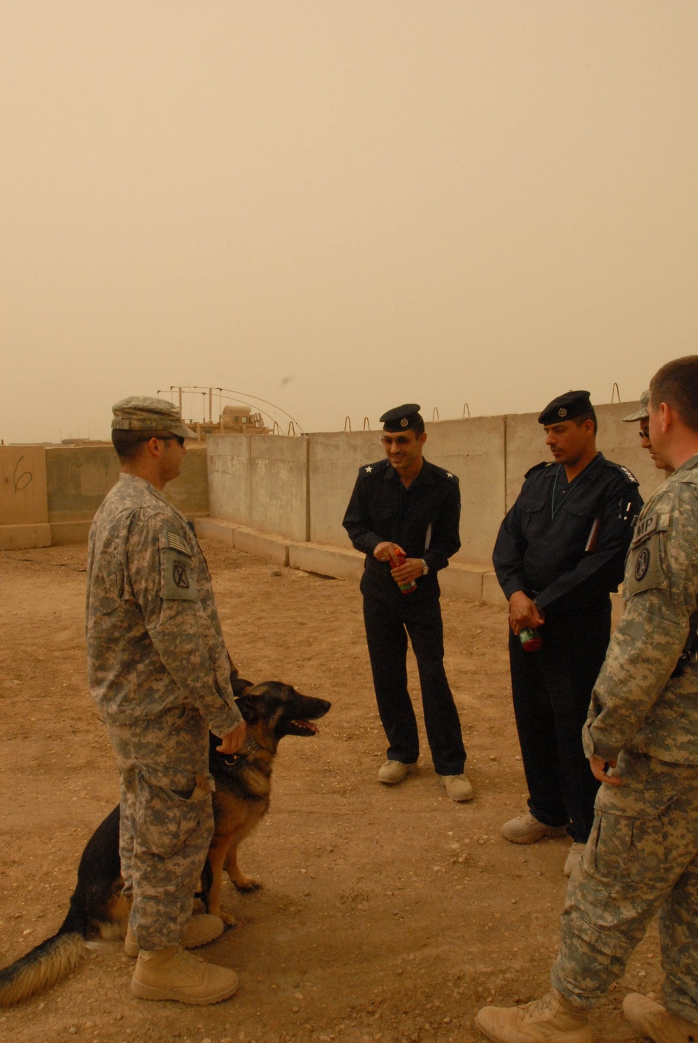 Iraqi police K-9 commander learns K-9 techniques, handling