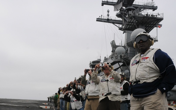 USS Ronald Reagan deck action