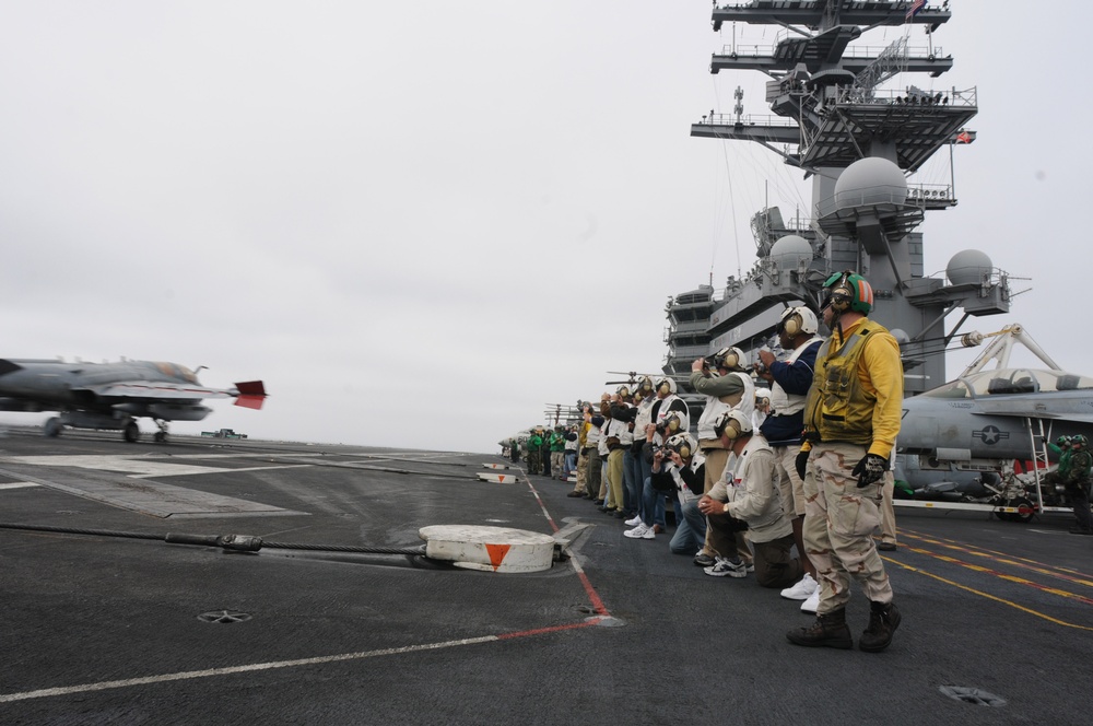 USS Ronald Reagan deck action