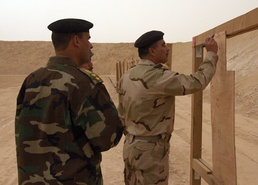 Iraqi soldiers undergo marksmanship evaluation