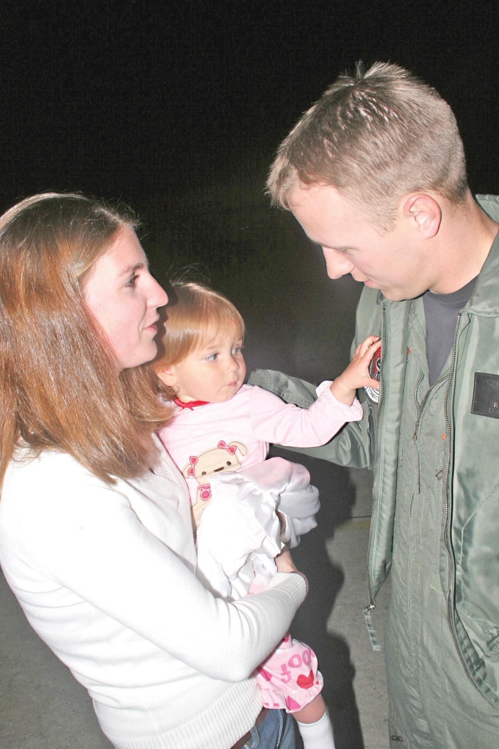 Navy Strike Fighter Squadron 86 sailors return to Fightertown from USS Nimitz