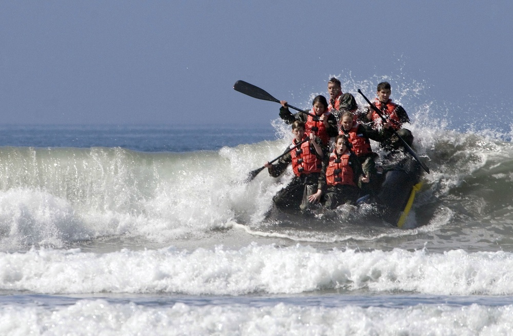 Swim Team Participates in Surf Passage