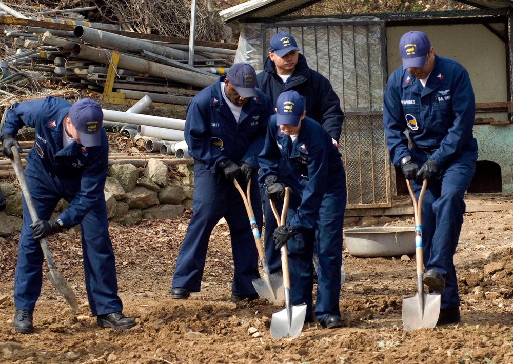 USS John C. Stennis helps Hee Rak Orphanage in Busan