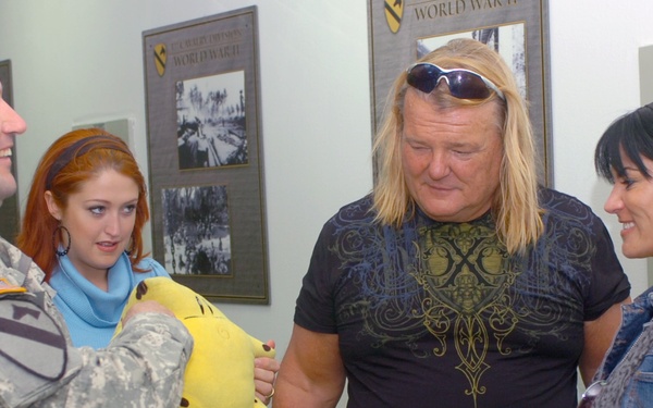 Pro wrestlers visit Multi-National Division - Baghdad