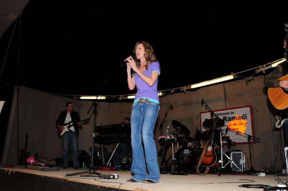 Country Singer Visits Camp Ramadi