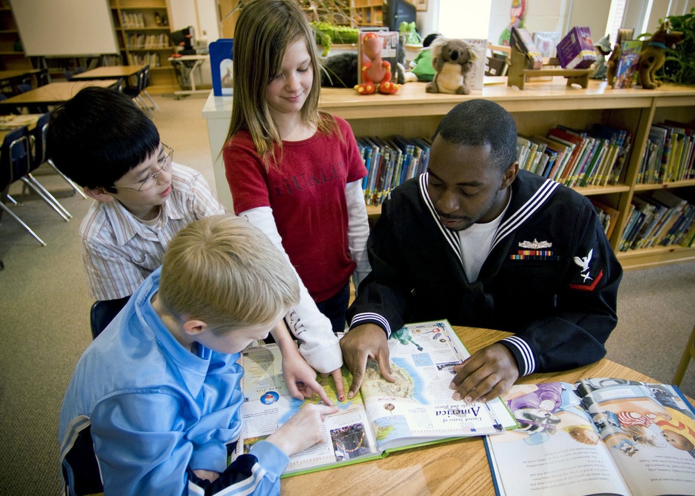 Sailors read to Bayside Elementary School students