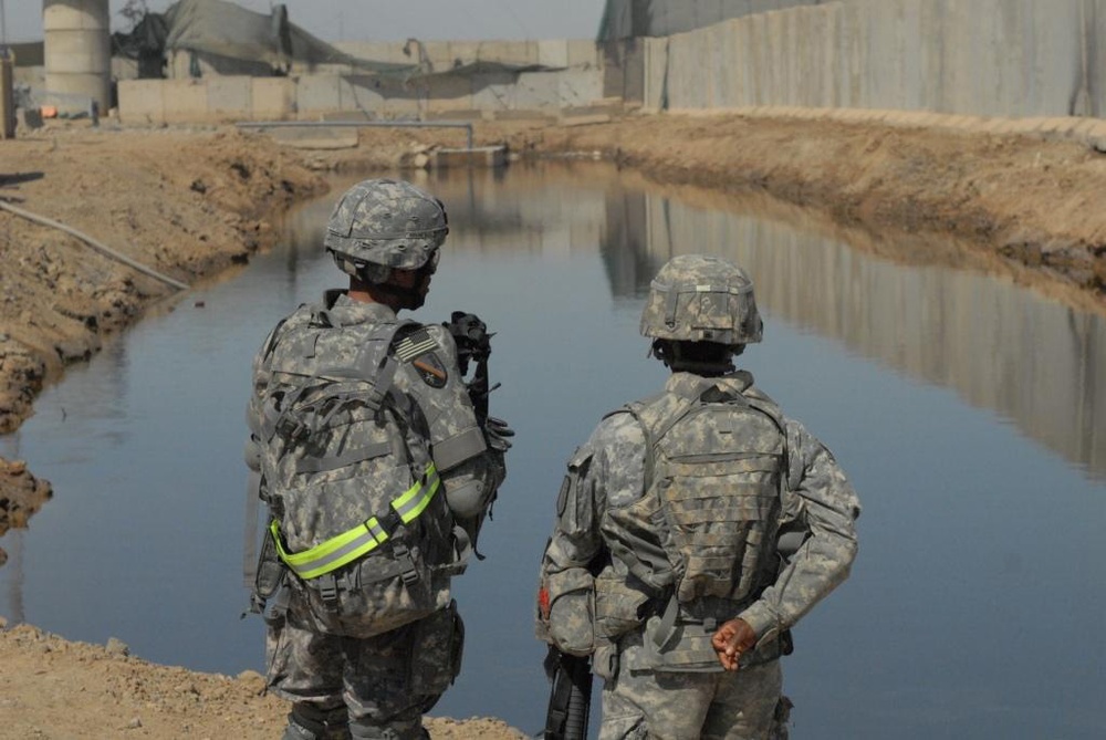 Guardsmen strengthen Iraqi defenses