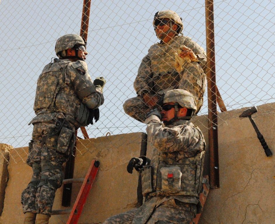 Guardsmen strengthen Iraqi defenses