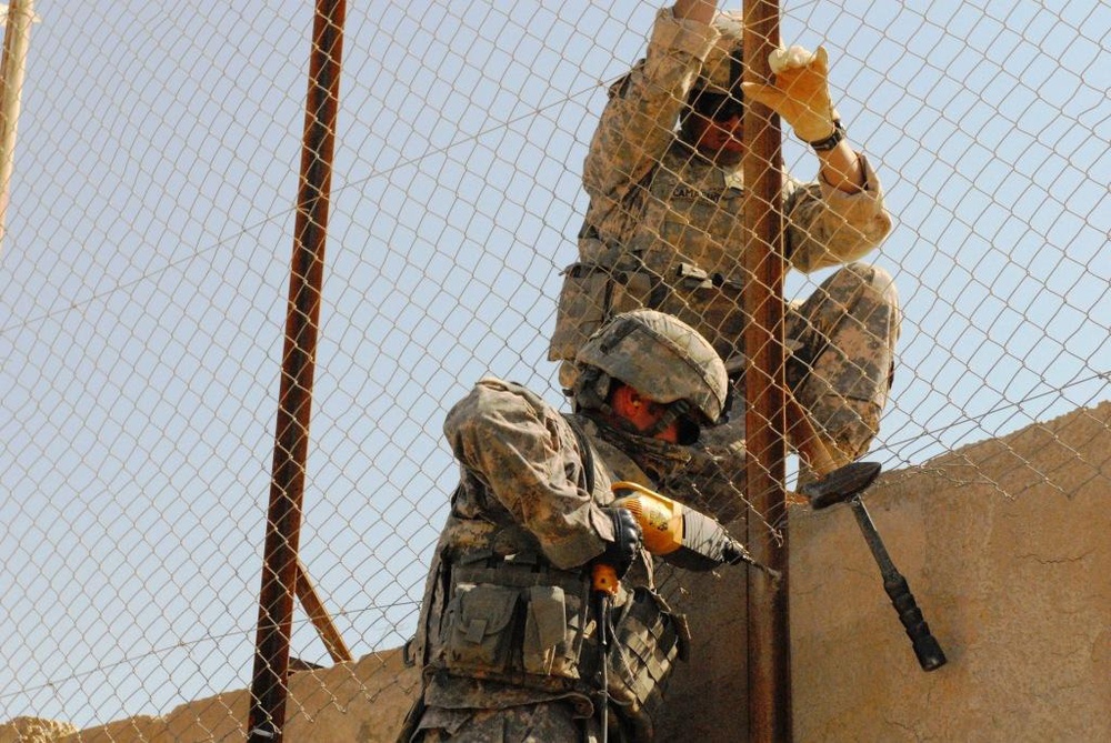 Guardsmen strengthen Iraqi defenses