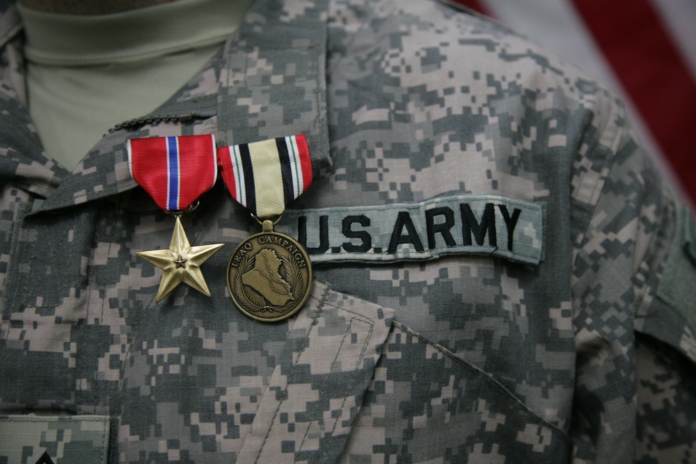 Camp Victory Soldiers Receive Medals for Service