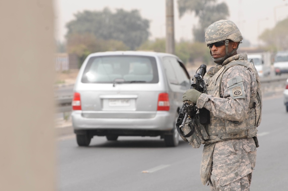 Artillery paratroopers conduct Iraqi Security Force checkpoint inspection