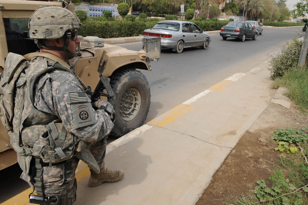 Artillery paratroopers conduct Iraqi Security Force checkpoint inspection