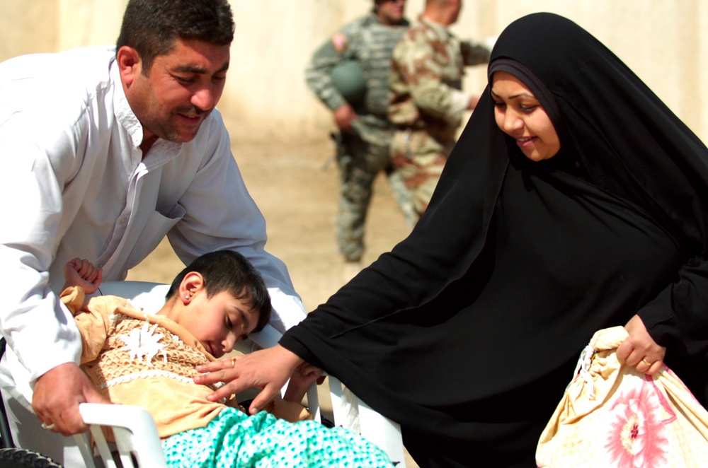 Iraqi army, Military transition team members bring hope to al-Shaab