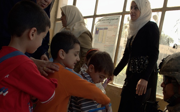 Adhamiyah kindergarten receives school supplies