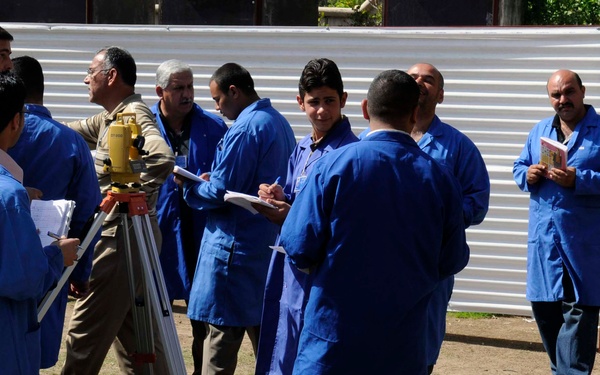 Iraqis learn new skills in school