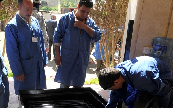 Iraqis learn new skills in school