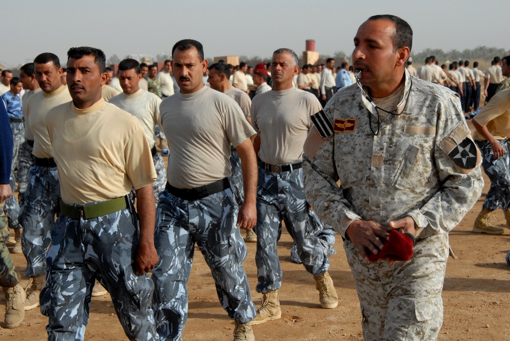 Iraqi basic training in Karbala