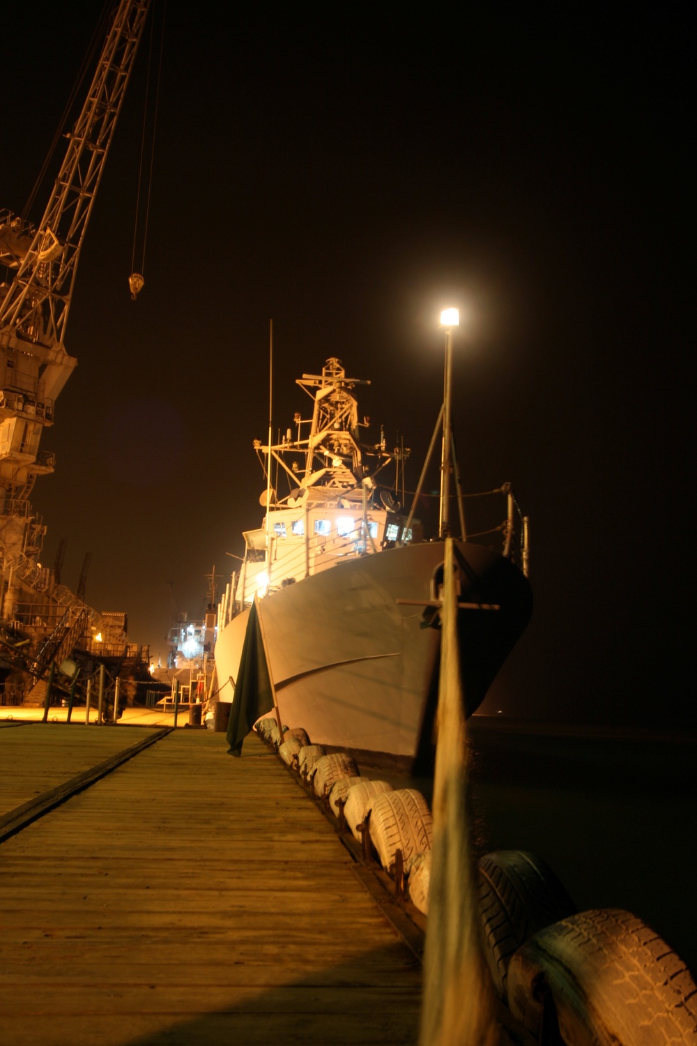 USS Chinook visits Iraq