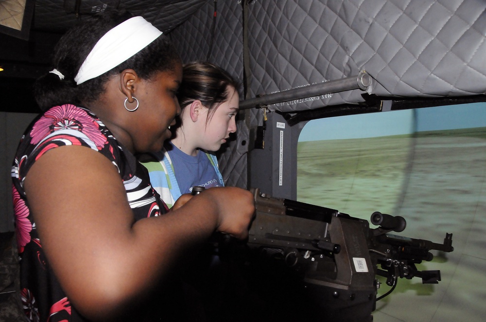 Keystone Pilots Showcase Army Aviation to Local Students