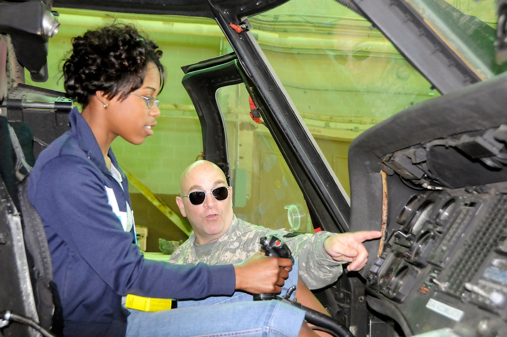 Keystone Pilots Showcase Army Aviation to Local Students